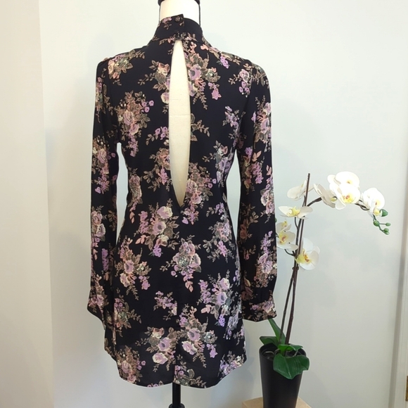 ✨HP✨Flynn Skye Floral Cut Out Mini Dress - Size M - Picture 7 of 12